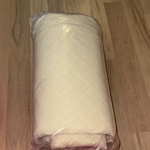 Cream Quilted Bedding Set for a Cozy Bedroom - Picture 6 of 6